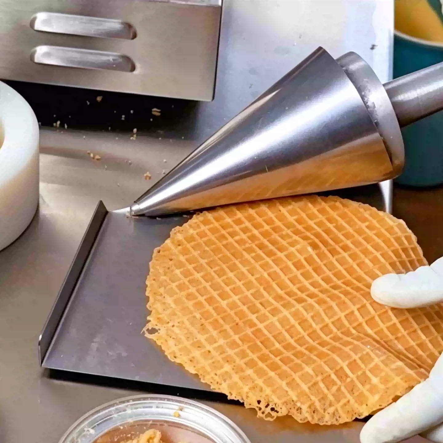Alat Pembuat Kerucut Es Krim M - Waffle Cone Maker ulasan dan harga